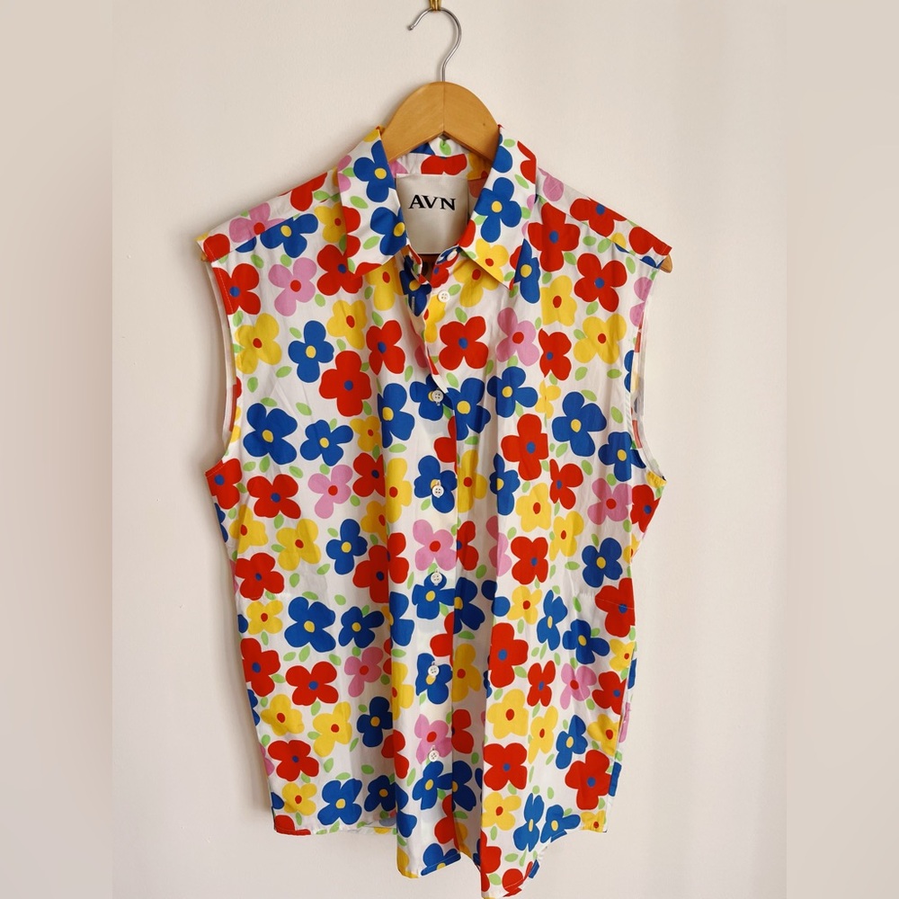 AVN Italy Flower Sleeveless Top - Medium